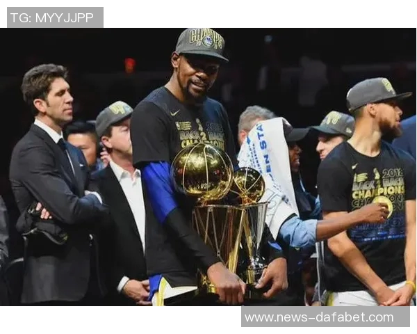 尼克杨批评托马斯布克自私不传球阿里纳斯同样如此