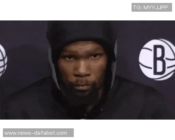 杜兰特幽默回应打球与刷推特的时间安排只需几秒钟轻松搞定 杜兰特幽默回应打球与刷推特的时间安排只需几秒钟轻松搞定