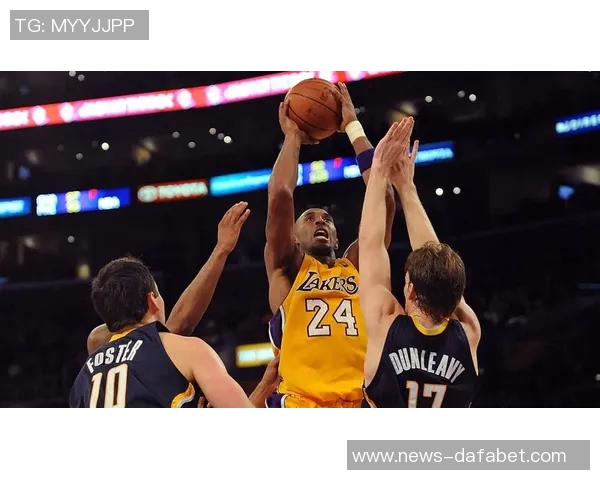 飞虎出击!锡安惊艳单臂补扣文班无奈成背景板未能起跳 飞虎出击!锡安惊艳单臂补扣文班无奈成背景板未能起跳