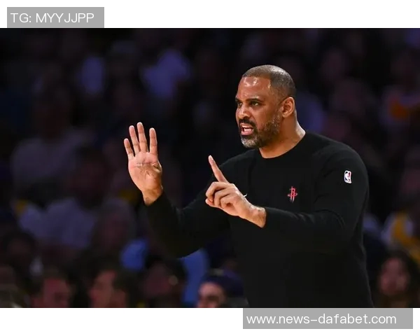 乌度卡寄语阿门:保持自信发掘进攻空间提升攻击性展现个人风采 乌度卡寄语阿门:保持自信发掘进攻空间提升攻击性展现个人风采