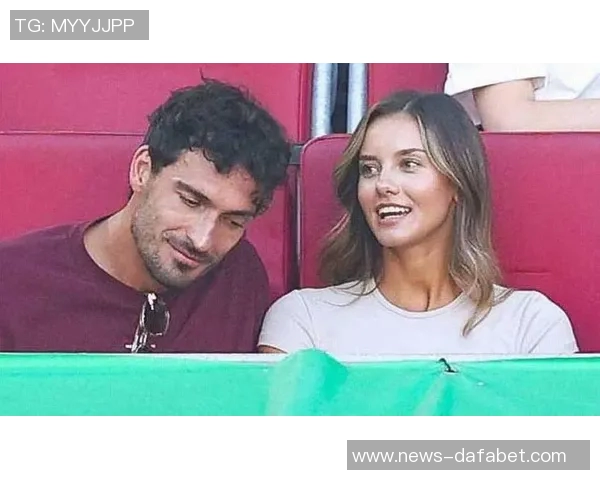 小吧社交秀精彩纷呈亚马尔与女友甜蜜互动胡梅尔斯女友惊艳亮相 小吧社交秀精彩纷呈亚马尔与女友甜蜜互动胡梅尔斯女友惊艳亮相