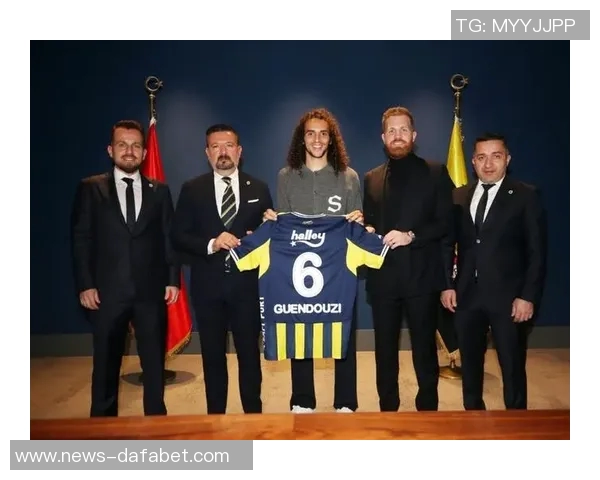 拉齐奥前锋卡斯特拉诺斯以3000万欧元转会加盟西汉姆