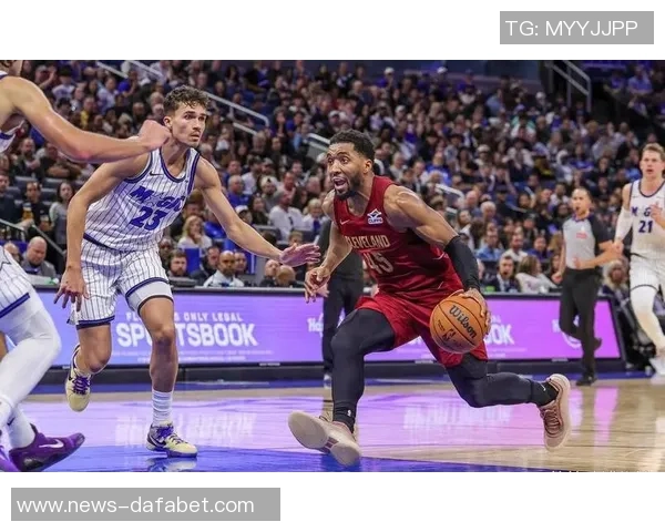 76人第三节防守再遭重创米切尔单节狂砍20分令球队痛苦不已