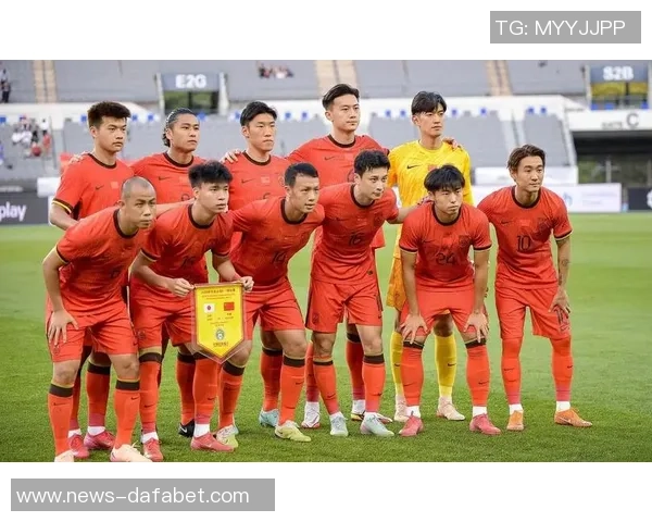 刘洋与张玉宁黄政宇等国足队友新年首训合影分享训练时光